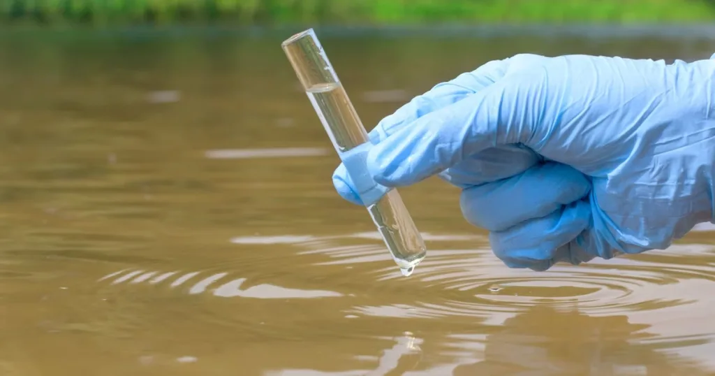 Calidad del agua en Chile: ¿por qué es clave monitorearla y qué está pasando en el Elqui y el Choapa?